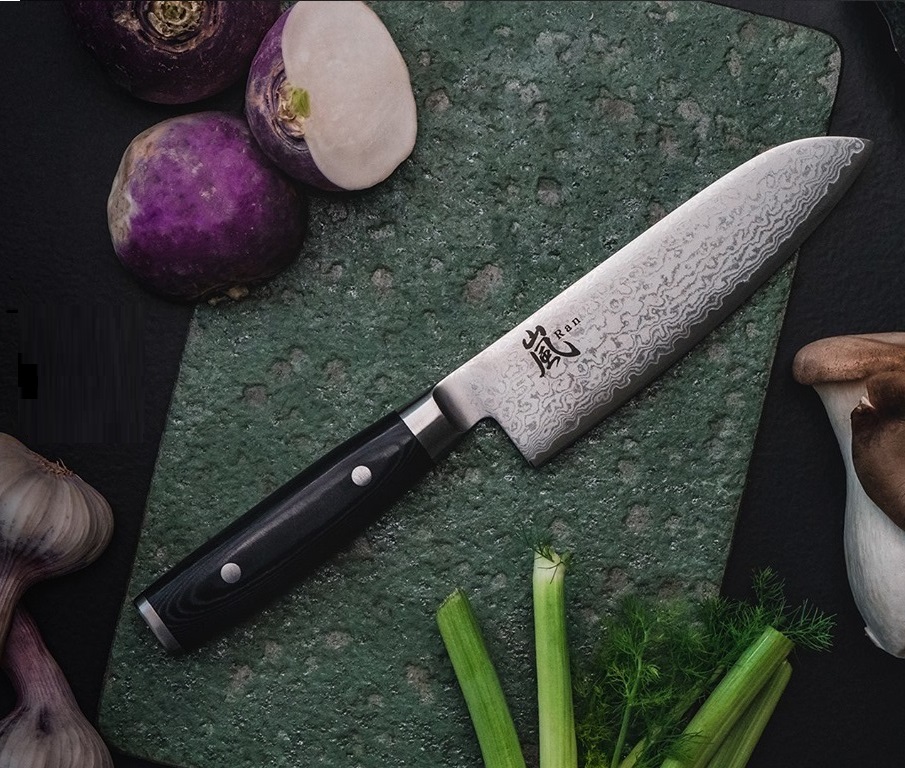 סכין שף יפני סנטוקו מסדרת RAN 69 שכבות פלדת דמשק של YAXELL יפן 