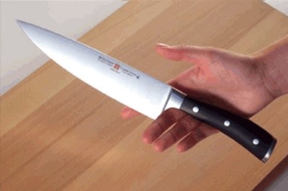 אחיזה נכונה של סכין שף - שלב 1
