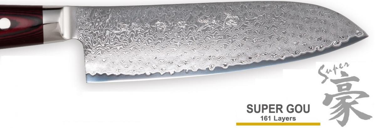 סכין שף יפני Super GOU - מבנה השכבות והקיפולים יוצר להב חיתוך בעל מרקם מיוחד במינו ומרהיב ביופיו של קווי סנסוא