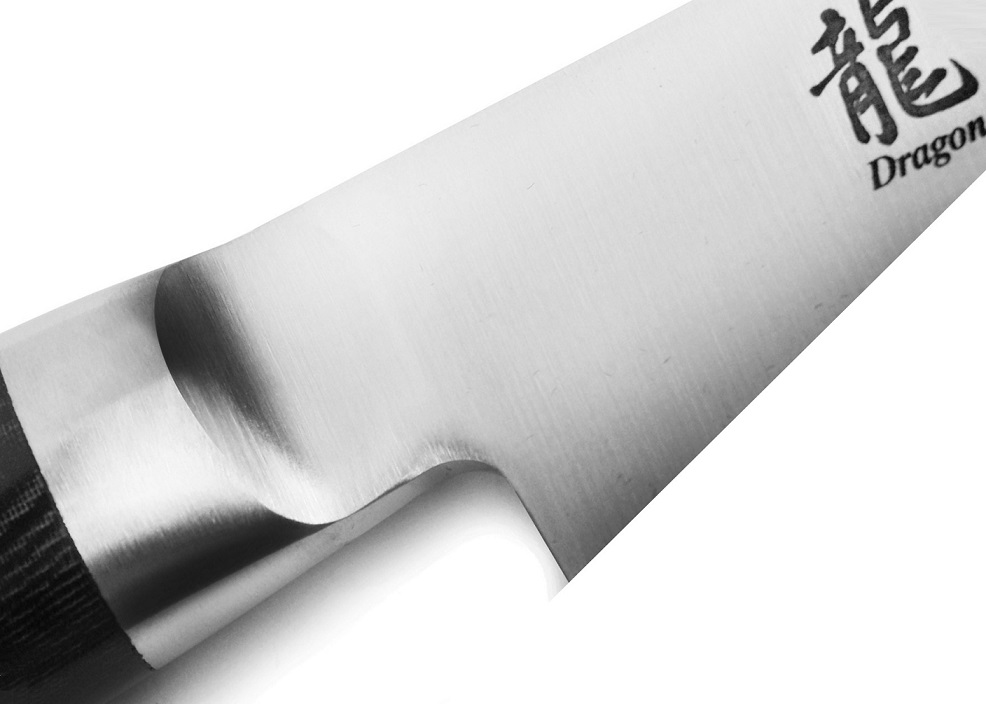 לוגו Dragon מעטר את להב סכיני הסדרה מתוצרת יקסל יפן